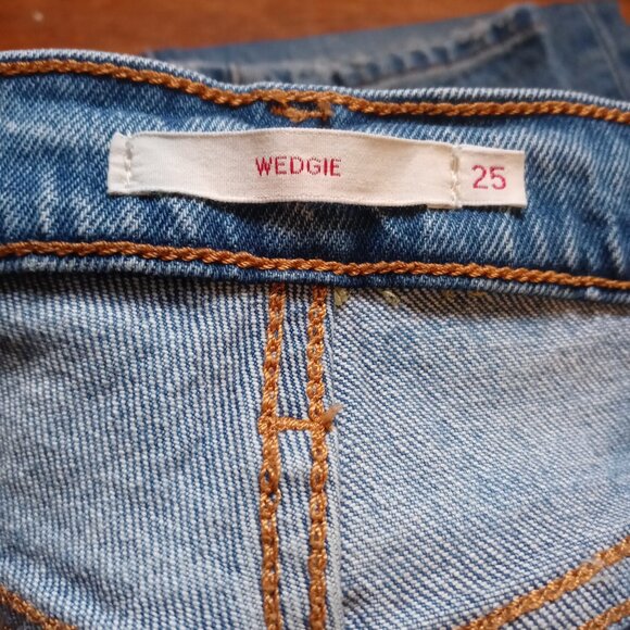 LEVI'S wedgie jeans in these dreams (sz25) - Picture 10 of 16